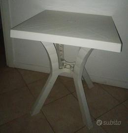 Tavolo bianco quadrato 
