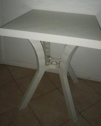 Tavolo bianco quadrato 