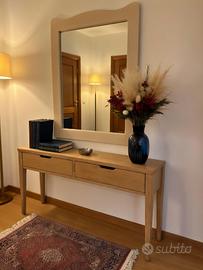 Specchio da parete con cornice beige opaca