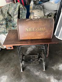 Macchina da cucire necchi