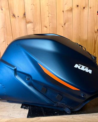 Serbatoio Ktm Super Duke 1290 3.0 leggere bene!