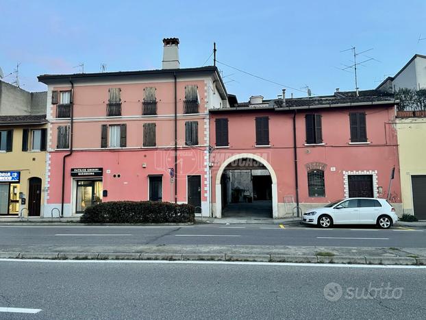 Trilocale con terrazzo, balcone e cantine da ristr