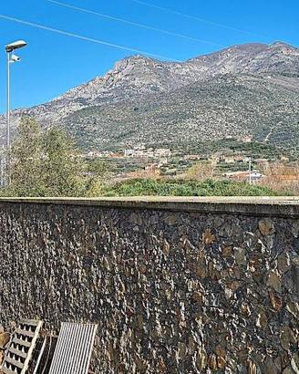 Immobile di 600 m² con 2 locali a Borghetto Santo 