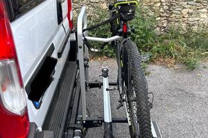 PORTABICI GIREVOLE PER CAMPER VAN
