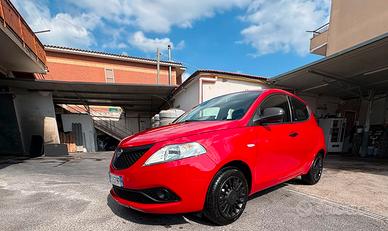 lancia ypsilon 2016 1,2 70 mila km neopatentati 
