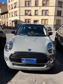 Mini Cooper 5 porte benzina