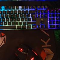 Mouse, tastiera e tappetino da Gaming