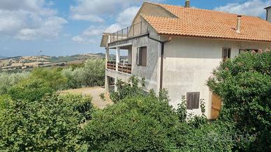 Villa di 160 m² con più di 5 locali e box auto a M