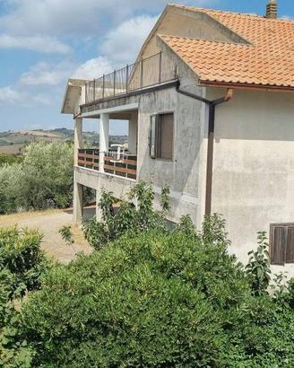 Villa di 160 m² con più di 5 locali e box auto a M