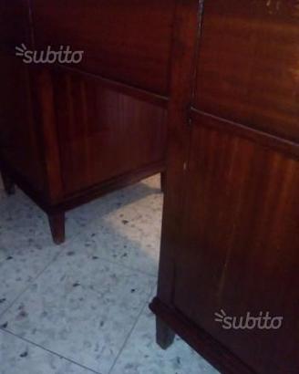 Scrivania e sedia