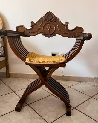 Sedia Savonarola in legno con cuscino