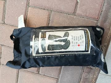 tuta e calzari anti acqua per moto