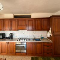 Cucina ,tavolo e sedie