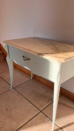 Comodino in legno e marmo
