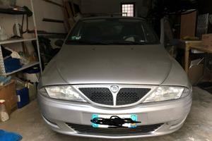 Lancia Y elefantino Bluu