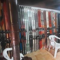 diverse paia di sci rossignol,
fischer, spalding. 