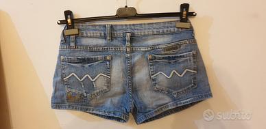 pantaloncino in jeans da donna