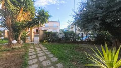 VILLA A SCHIERA A CIVITANOVA MARCHE
