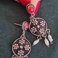 orecchini argentone con pietra rossa e perle fiume