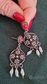 orecchini argentone con pietra rossa e perle fiume