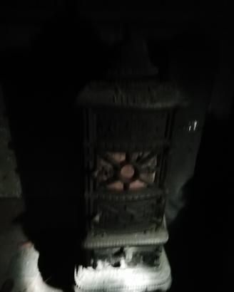 stufa a legna in ghisa 