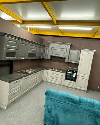 Cucina con anta in massello modello Olimpia