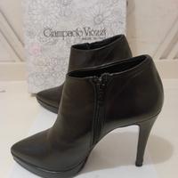 Tronchetto nero in  pelle con cernierMade in Italy