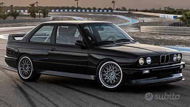 BMW E30 320i
