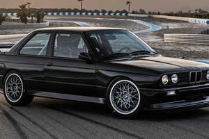 BMW E30 320i