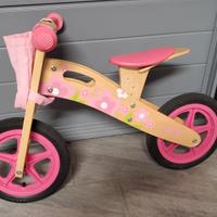 Bicicletta in legno senza pedali