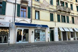 NEGOZIO A BASSANO DEL GRAPPA