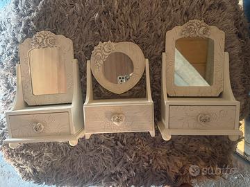 Mobile porta gioie shabby chic con specchio