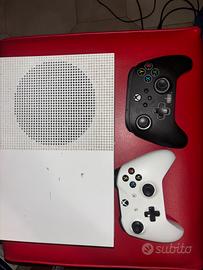 Xbox One S + 2 controller