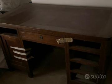 Scrivania in legno fine 800