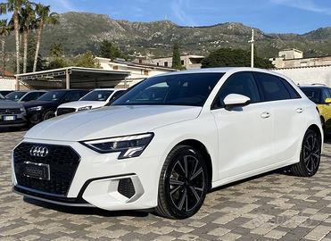 Audi A3 SPB S Line interno ed esterno 2.0 TDI...