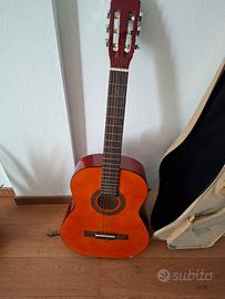 chitarra classica con custodia 