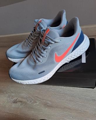Nike Air Revolution 