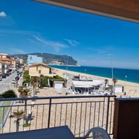 Trilocale Fronte Mare con aria condizionata