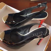 decolté alta  marca Guess 