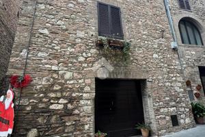 CASA SEMINDIPENDENTE A SPELLO