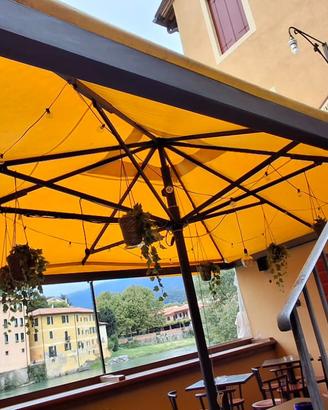 Ombrellone giallo retraibile 4mt x 5 mt con base