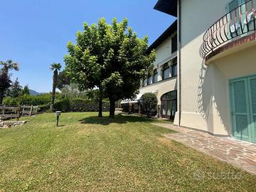 Villa di 460 m² con più di 5 locali e box auto dop