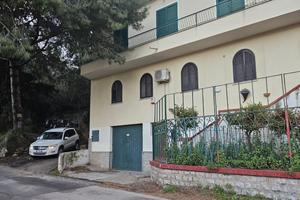 4 Vani con Cantina Via San Martino delle Scale