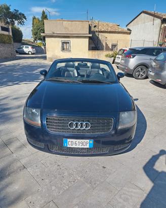 AUDI TT