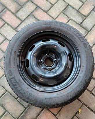 4 cerchi  con gomme da neve