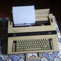 Macchina da scrivere vintage della xerox 575