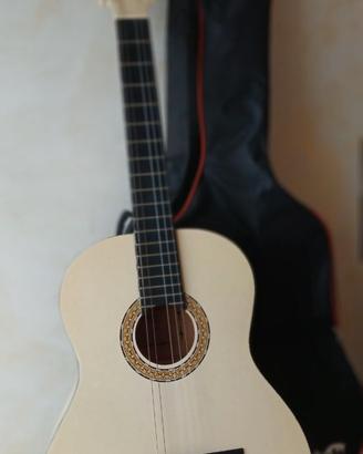 Chitarra classica da studio  con custodia