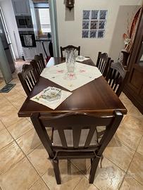 Sala pranzo con due credenze