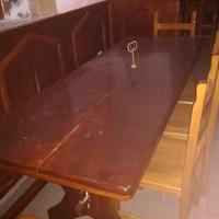 Panche e tavoli in legno