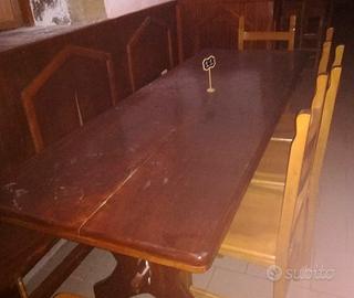 Panche e tavoli in legno